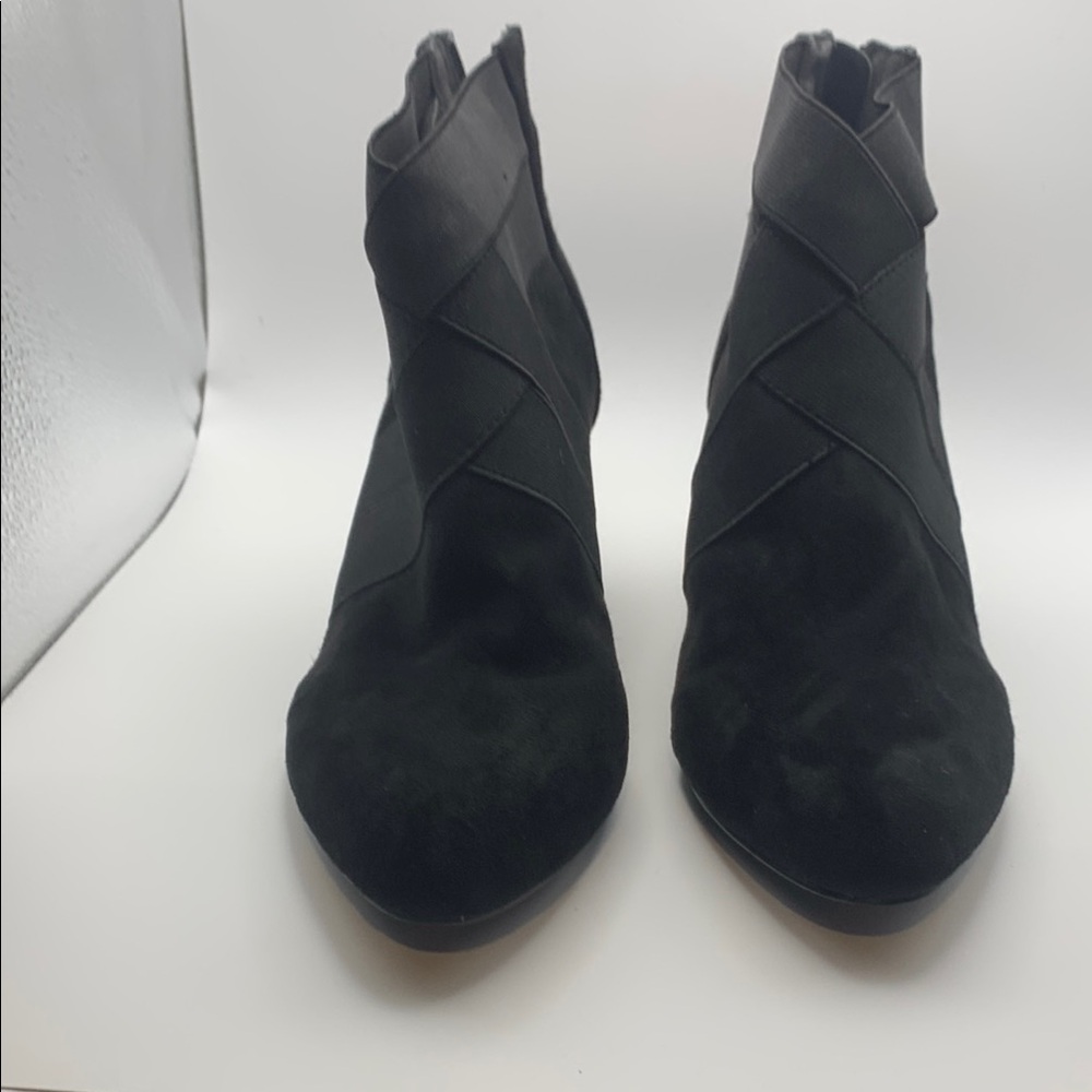 Comfortview Black Ankle Boots with Sleek Design